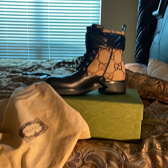 Gucci boots - Picture 1 of 3